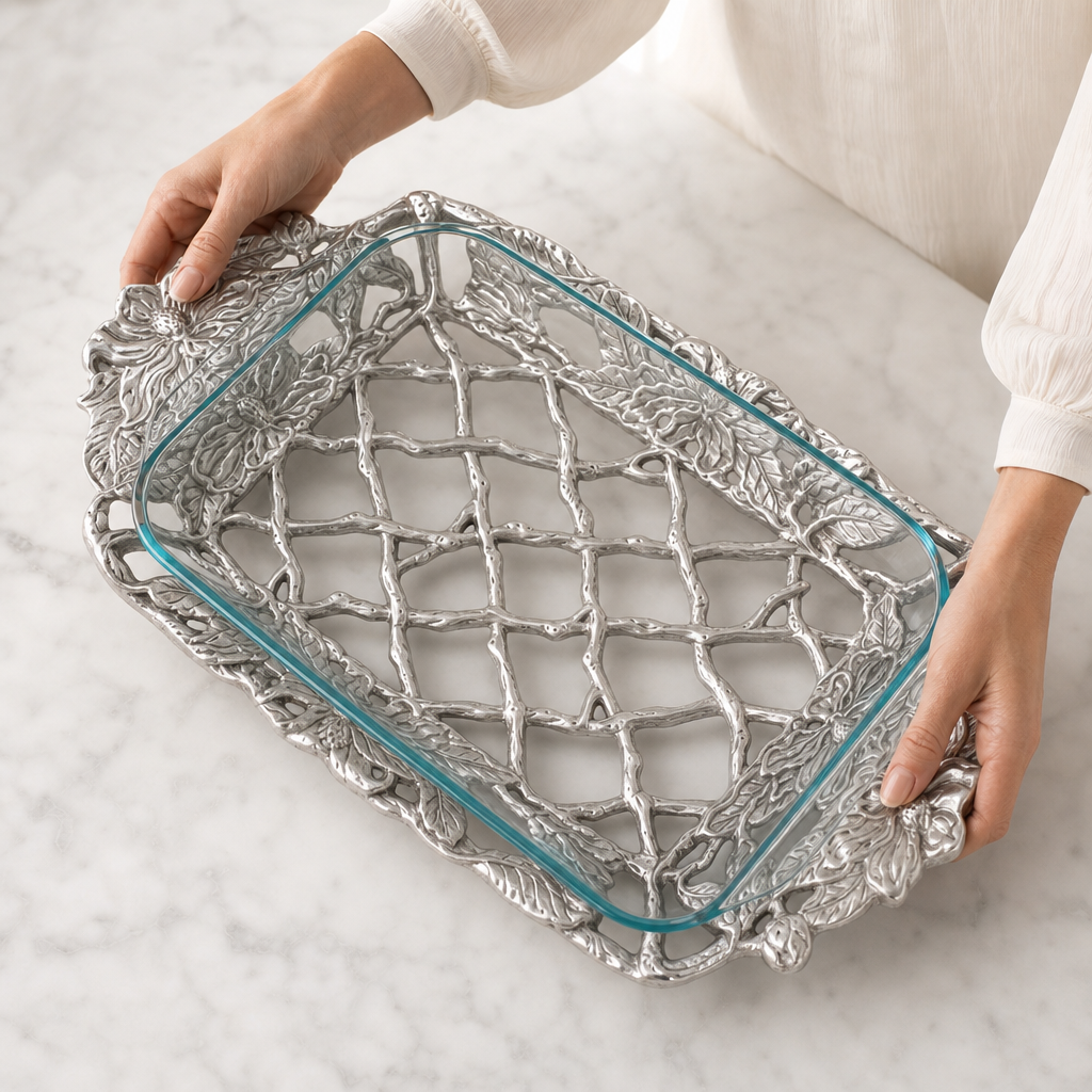Magnolia Pyrex Holder 3qt 8