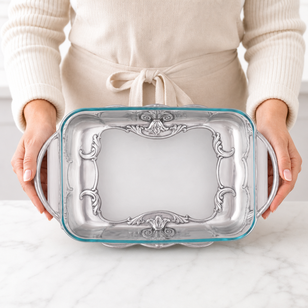 Fleur-De-Lis Pyrex Holder 3qt 8