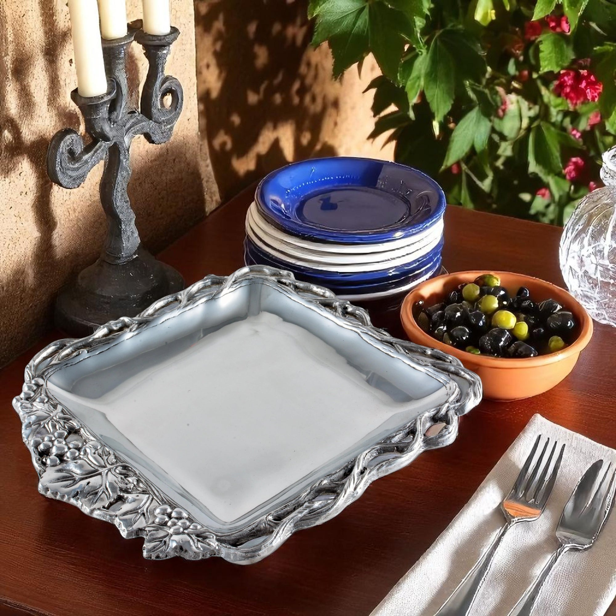 Grape Open Vine Square Tray 12