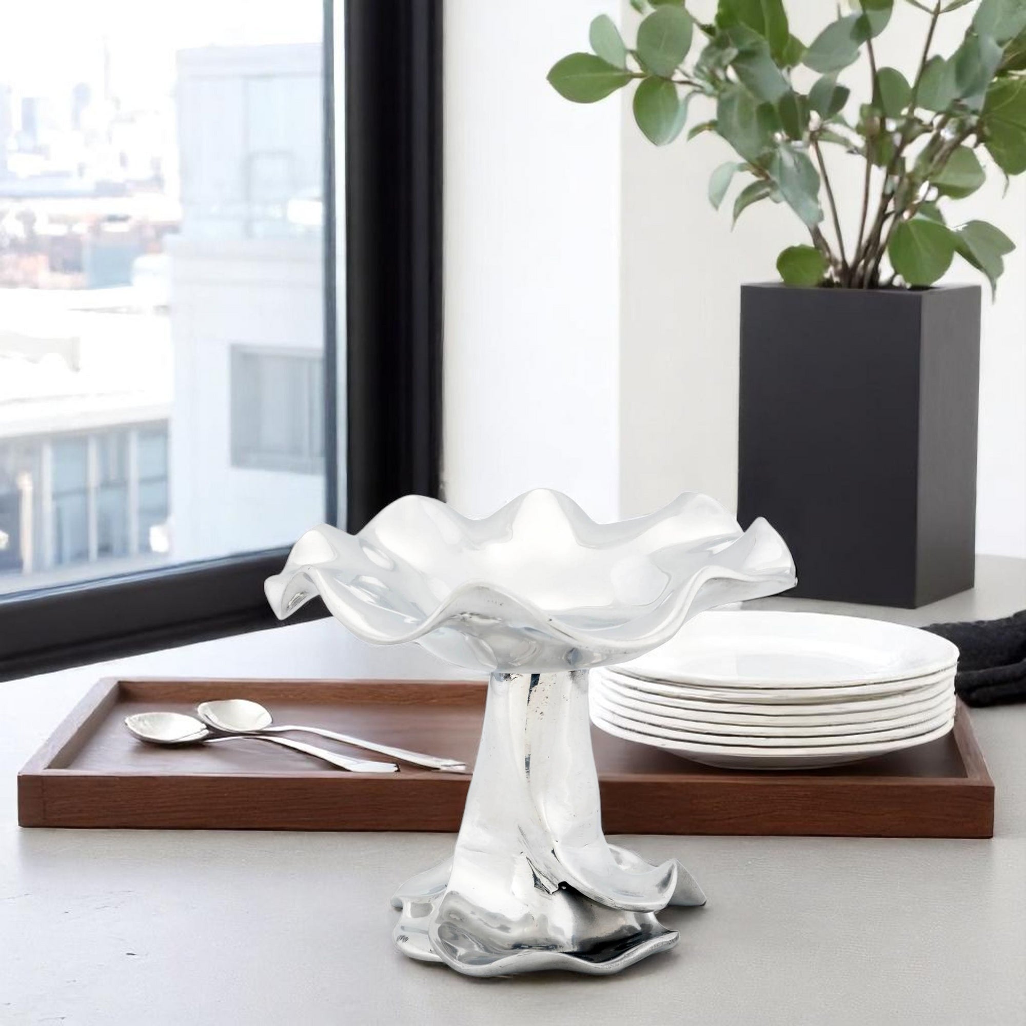 The dip sauce bowl, showcasing its wavy edges, is elegantly captured from a side angle, a perfect luxury home accessory.