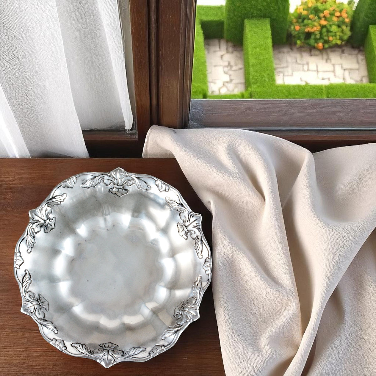 Arthur Court Fleur De Lis Fleur-De-Lis Salad Bowl 12