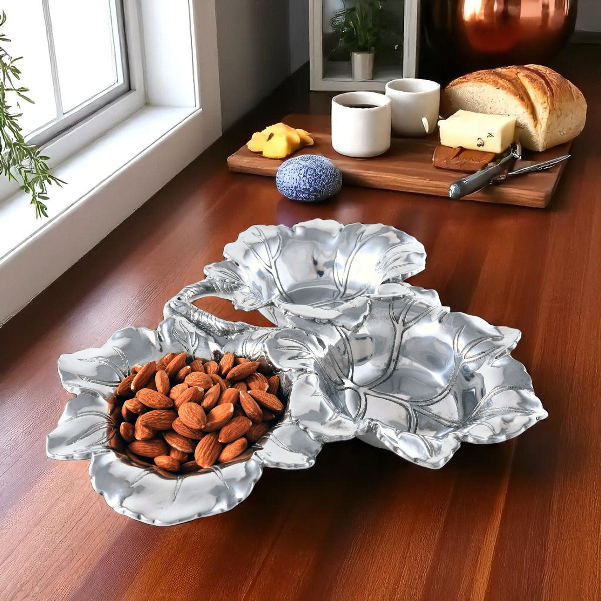 Arthur Court Grape Grape 3-Bowl Bowl