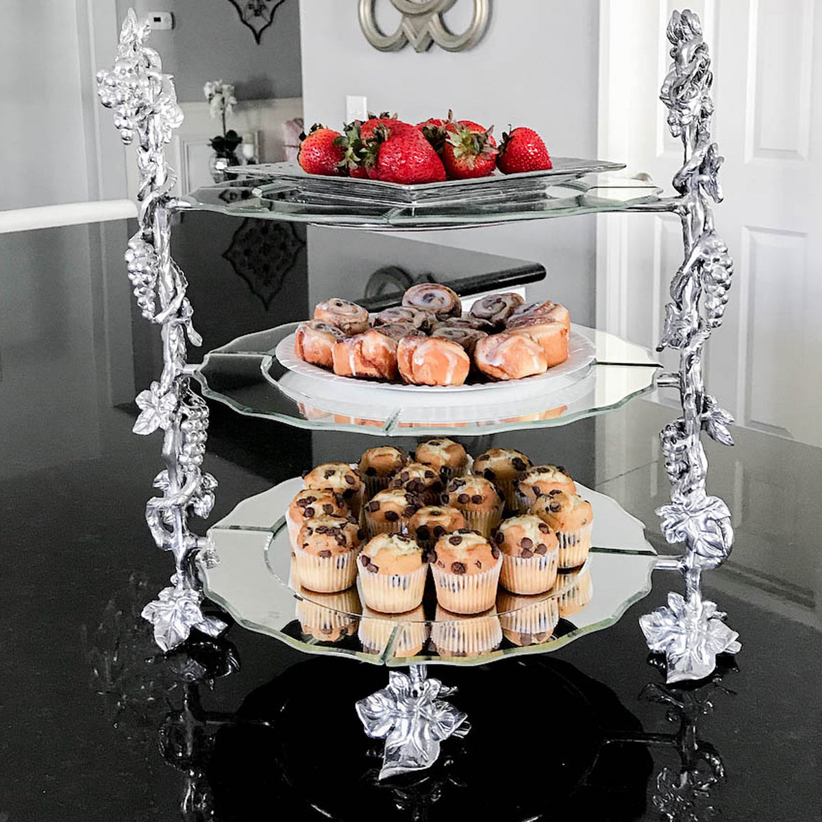 Arthur Court Grape Grape Dinner Plate Caddy