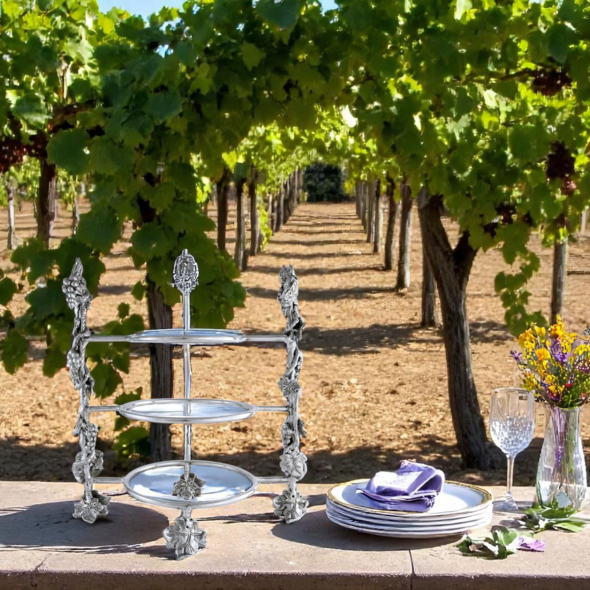 Arthur Court Grape Grape Dinner Plate Caddy