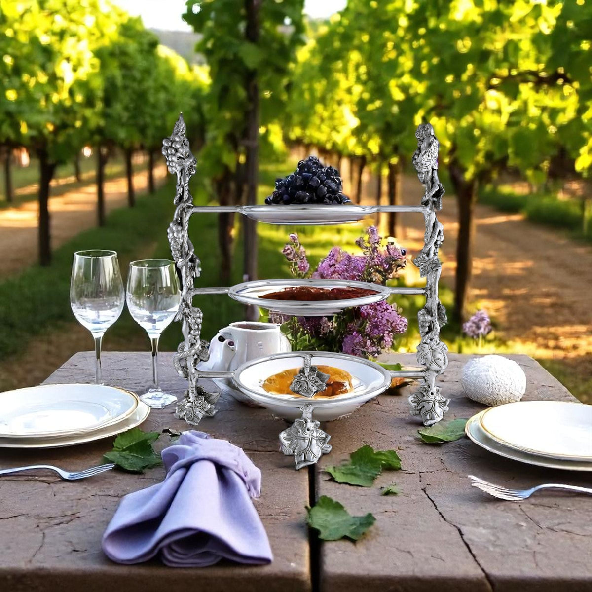 Arthur Court Grape Grape Dinner Plate Caddy