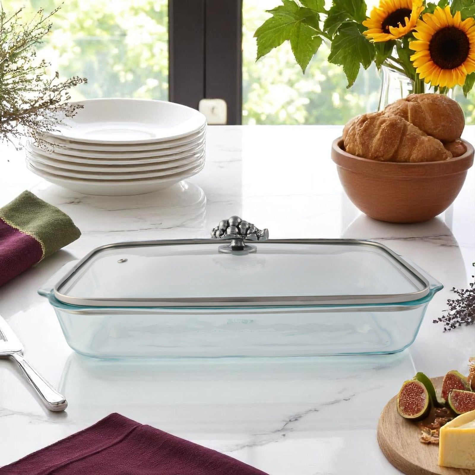 Arthur Court Grape Grape Lid with Pyrex 3 quart Baking Dish