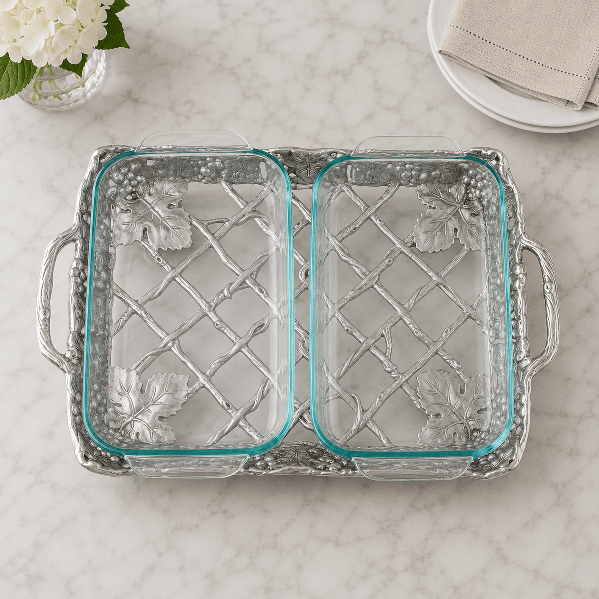 Arthur Court Grape Grape Pyrex Holder 2qt