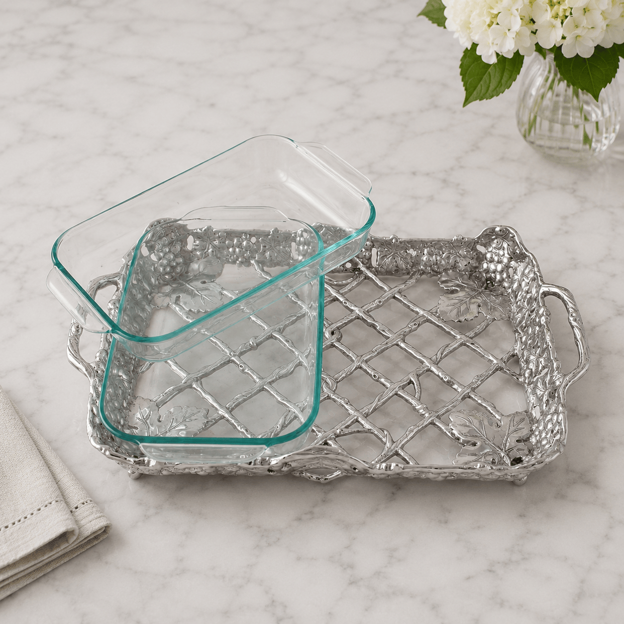 Arthur Court Grape Grape Pyrex Holder 2qt