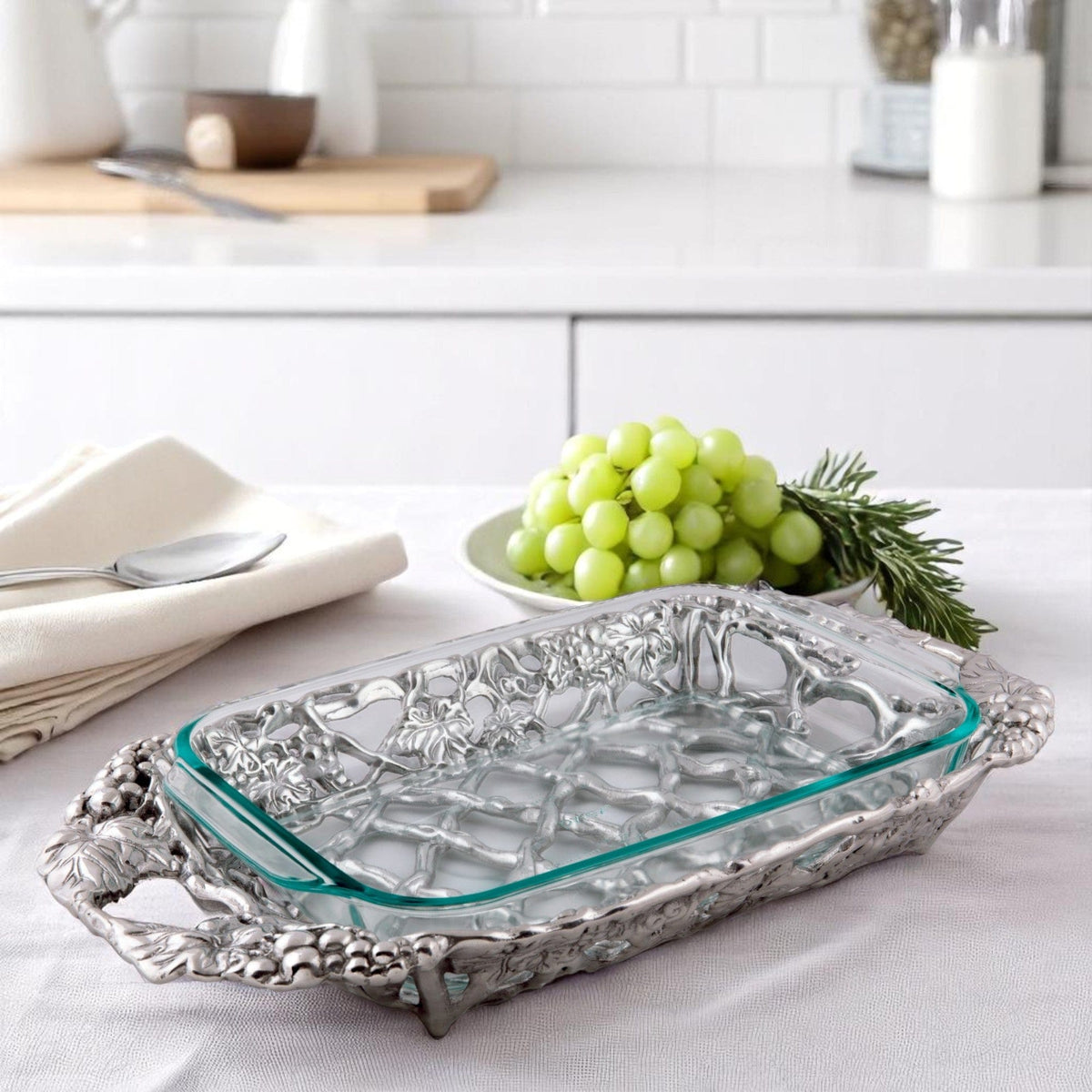 Arthur Court Grape Grape Pyrex Holder 3qt